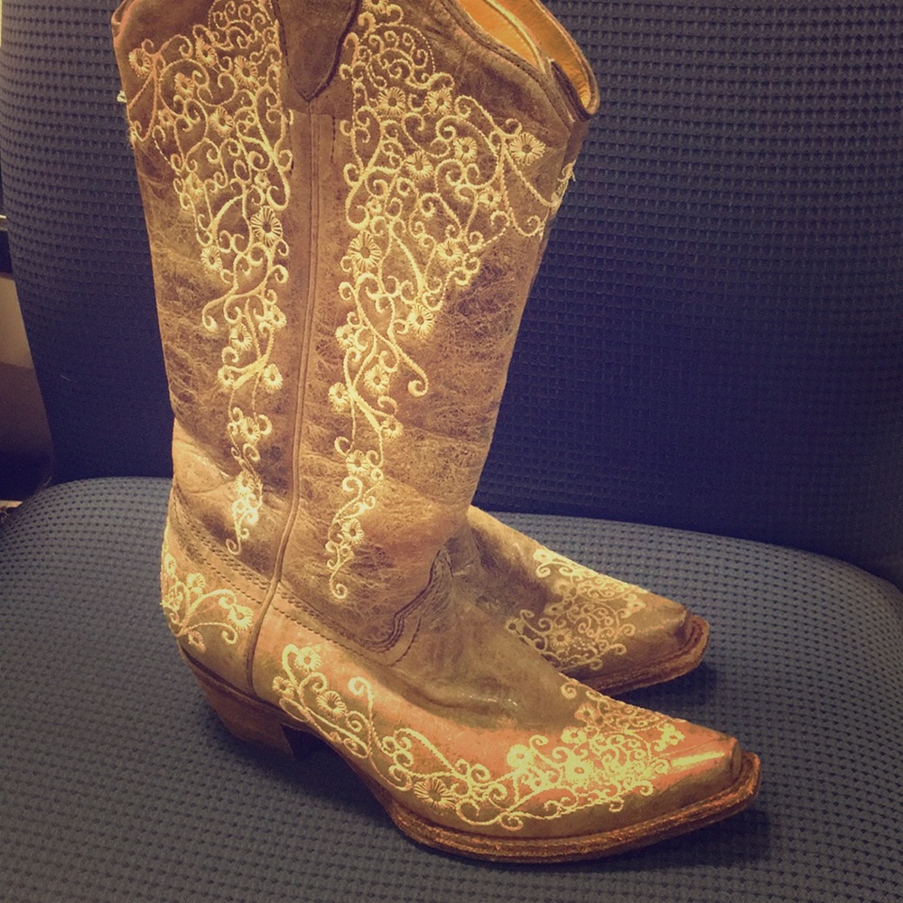 Corral boots